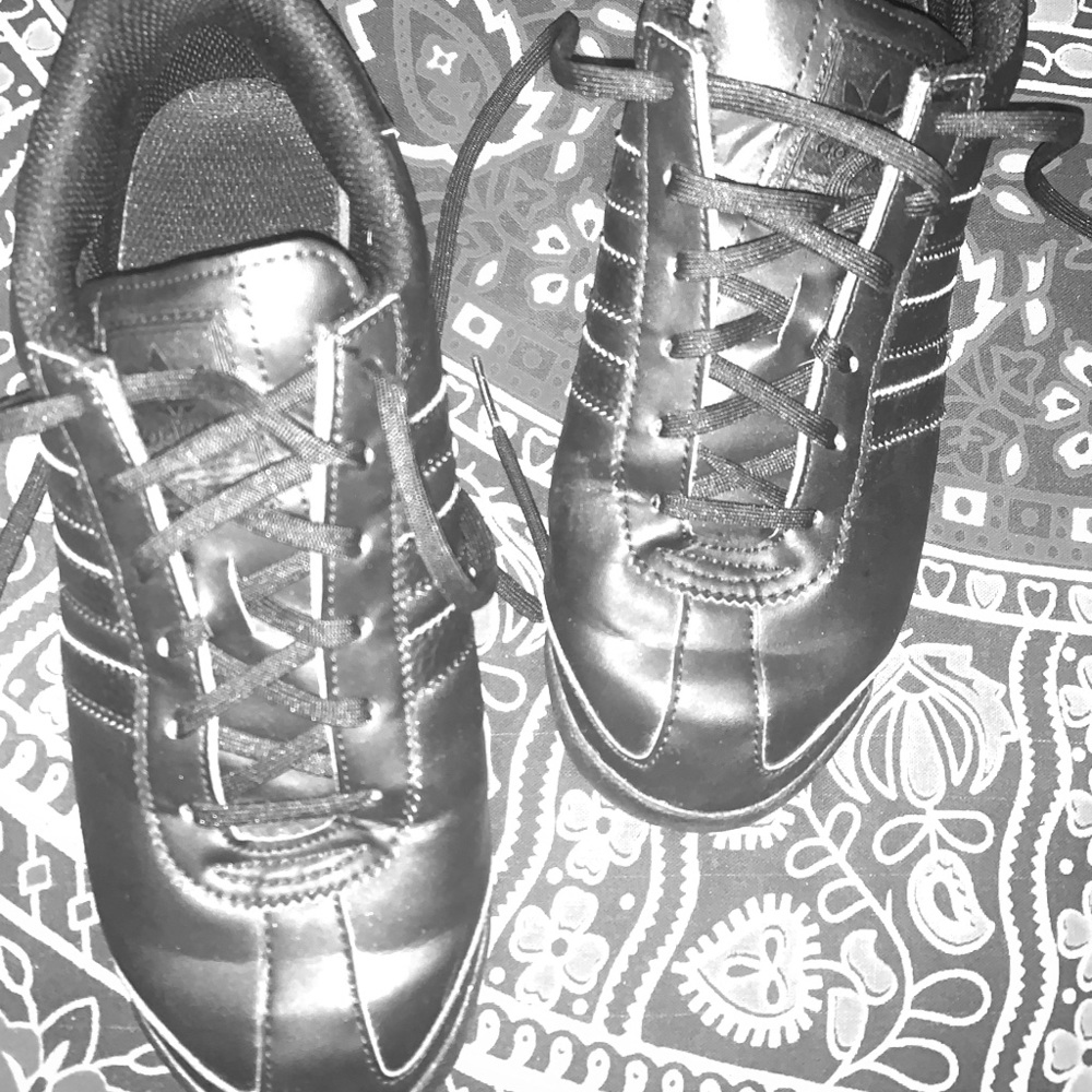 Men’s Black Adidas Shoes SIZE 7